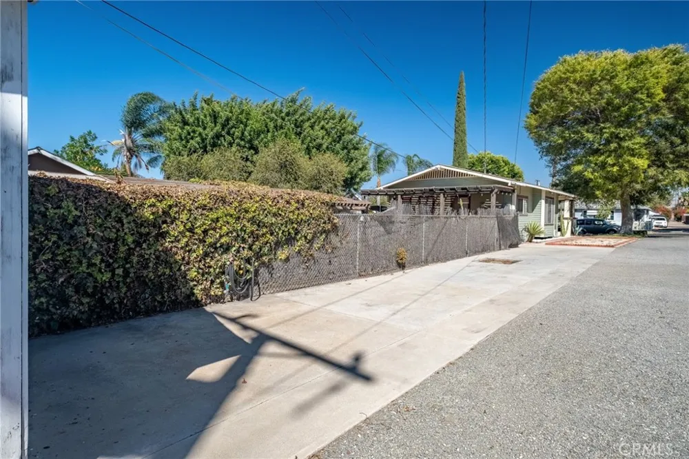 812 S Howard Corona, CA 92879