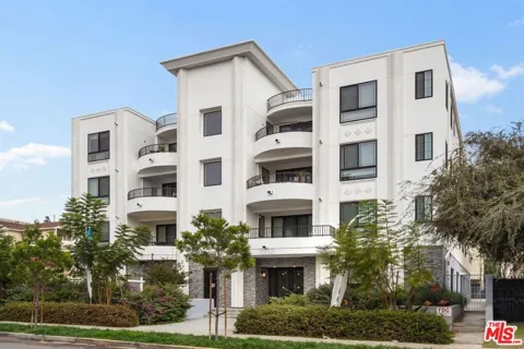 1832 S Barrington Avenue #203