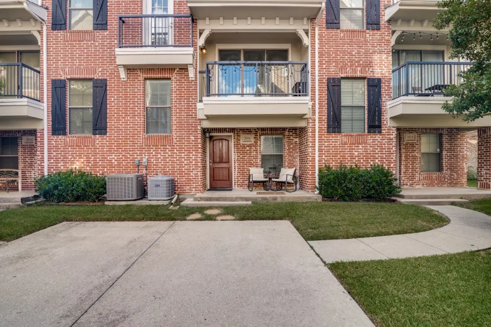 2016 Azure Pointe Drive Richardson, TX 75080