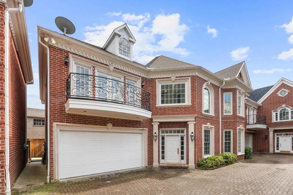 2222 Nantucket Drive #B Houston, TX 77057