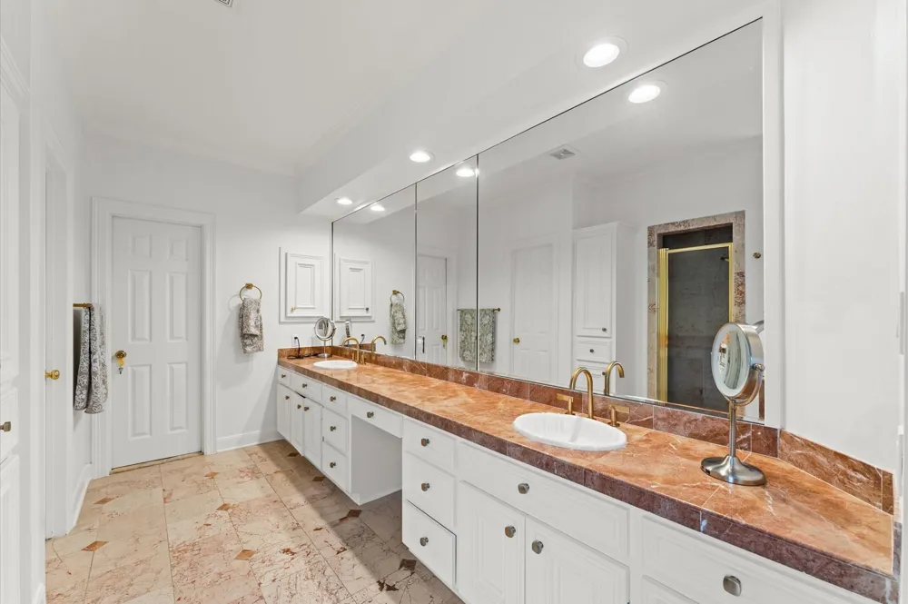 2222 Nantucket Drive #B Houston, TX 77057