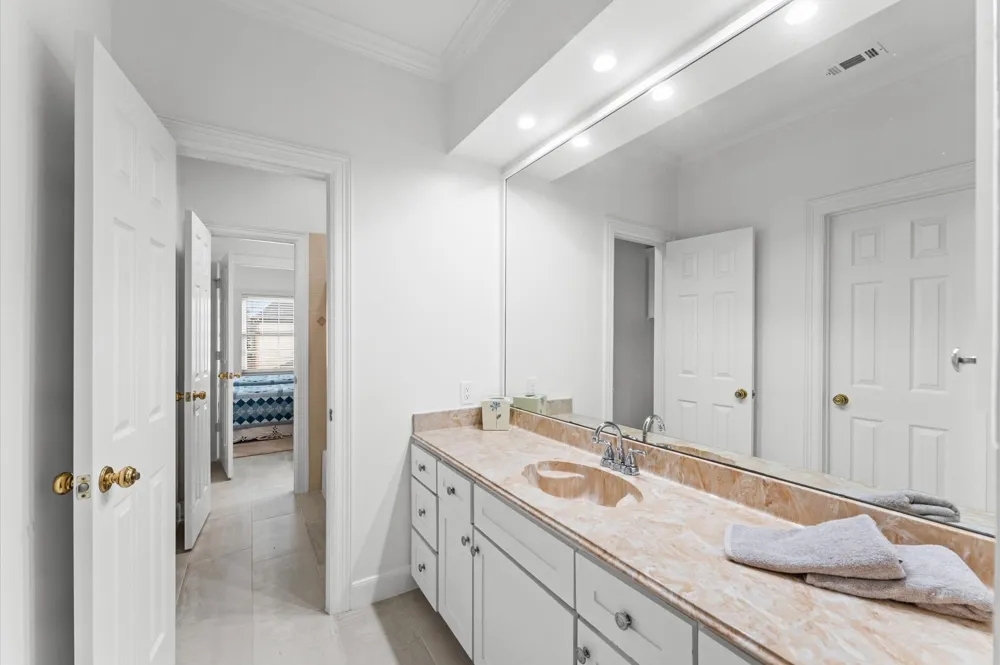 2222 Nantucket Drive #B Houston, TX 77057