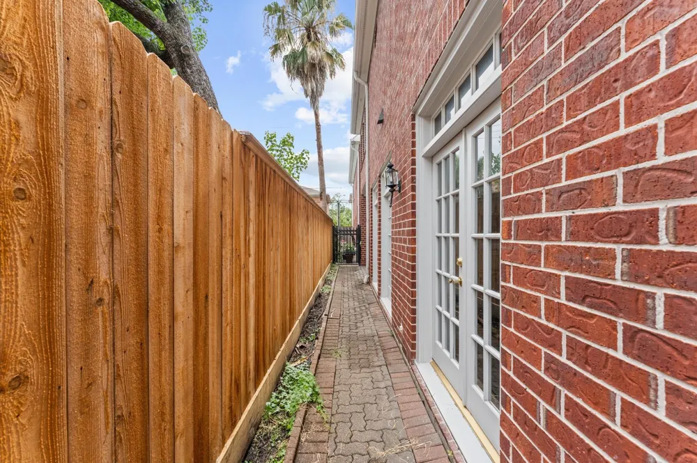2222 Nantucket Drive #B Houston, TX 77057