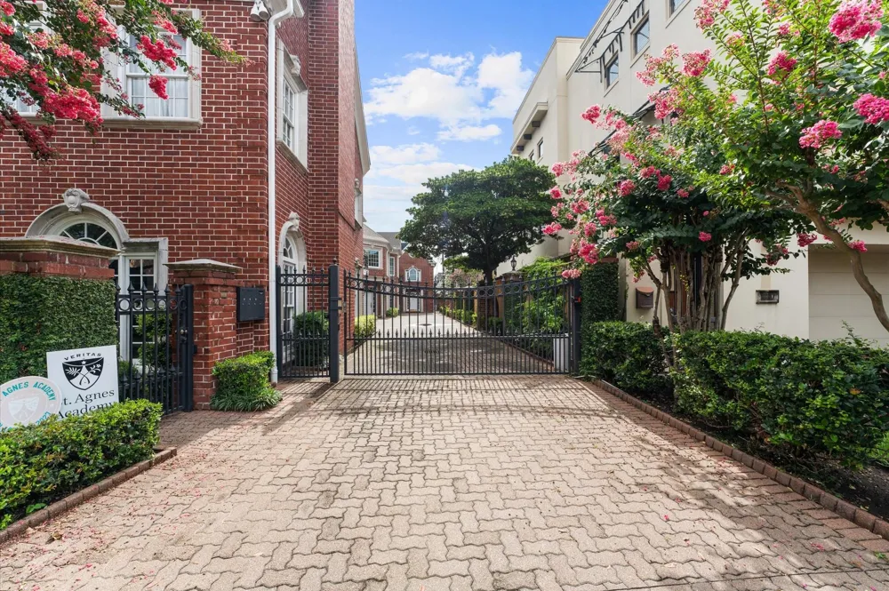 2222 Nantucket Drive #B Houston, TX 77057