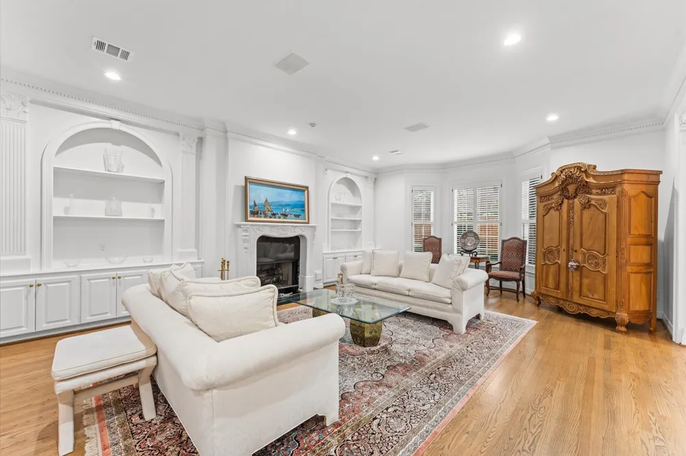 2222 Nantucket Drive #B Houston, TX 77057