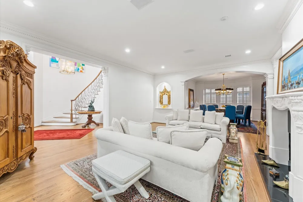 2222 Nantucket Drive #B Houston, TX 77057