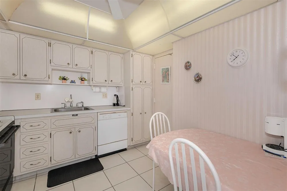 1980 S OCEAN DRIVE #22P Hallandale Beach, FL 33009