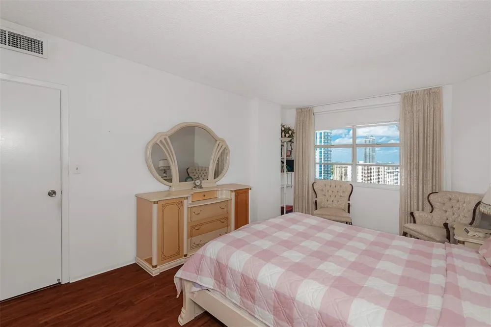 1980 S OCEAN DRIVE #22P Hallandale Beach, FL 33009