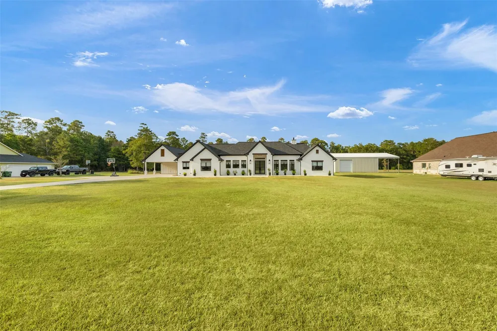 73 County Road 633 Dayton, TX 77535