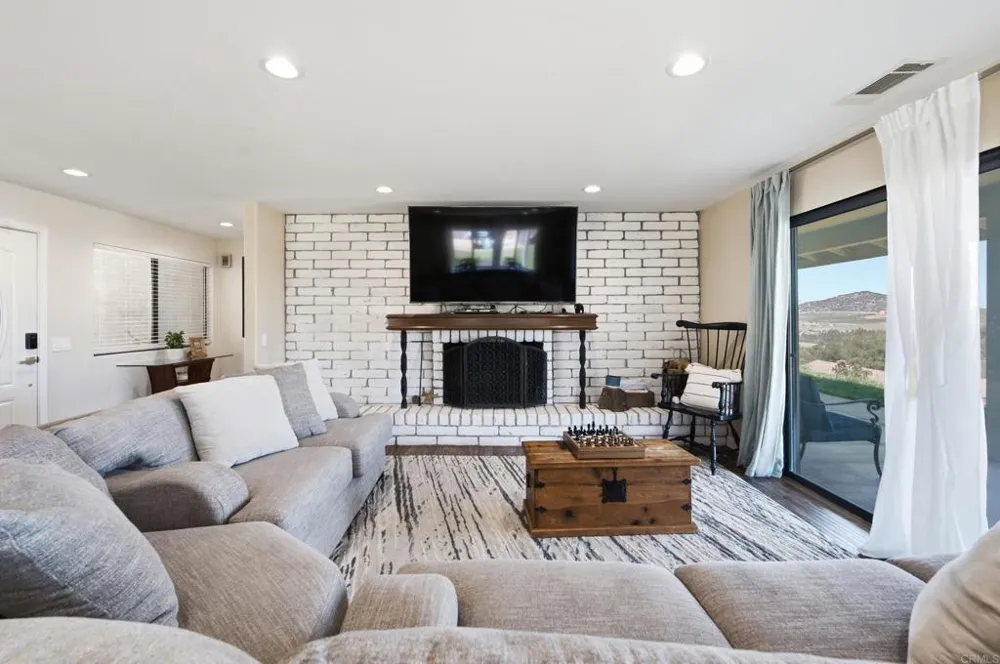 15349 Highland Valley Road Escondido, CA 92025