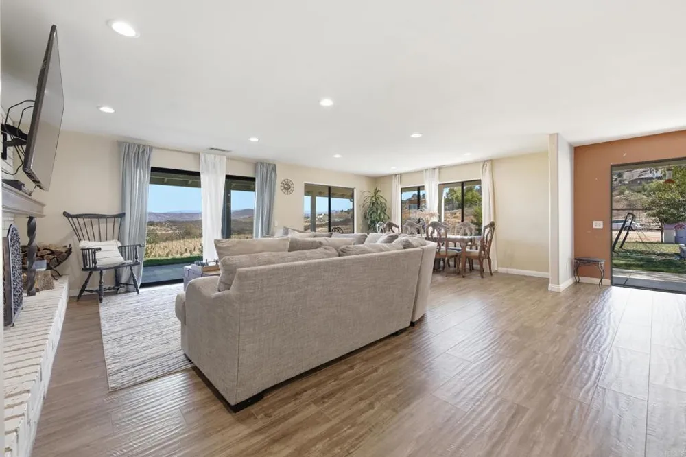15349 Highland Valley Road Escondido, CA 92025