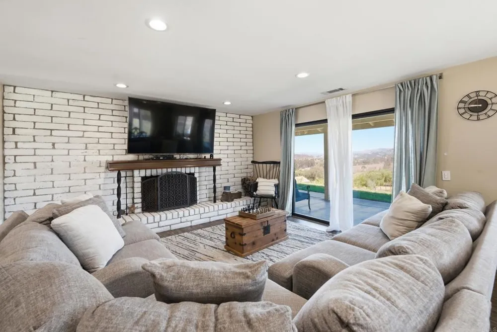 15349 Highland Valley Road Escondido, CA 92025