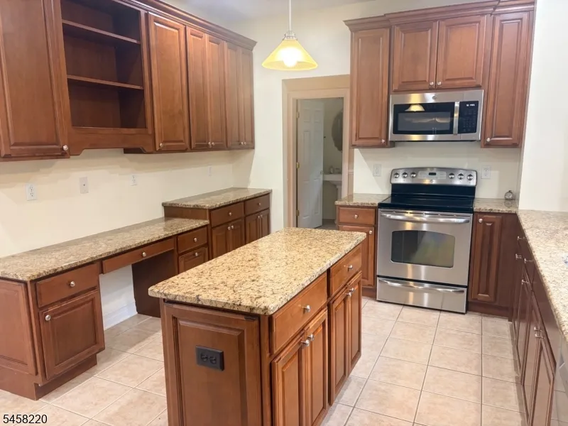 13 Springbrook Trl Sparta, NJ 07871