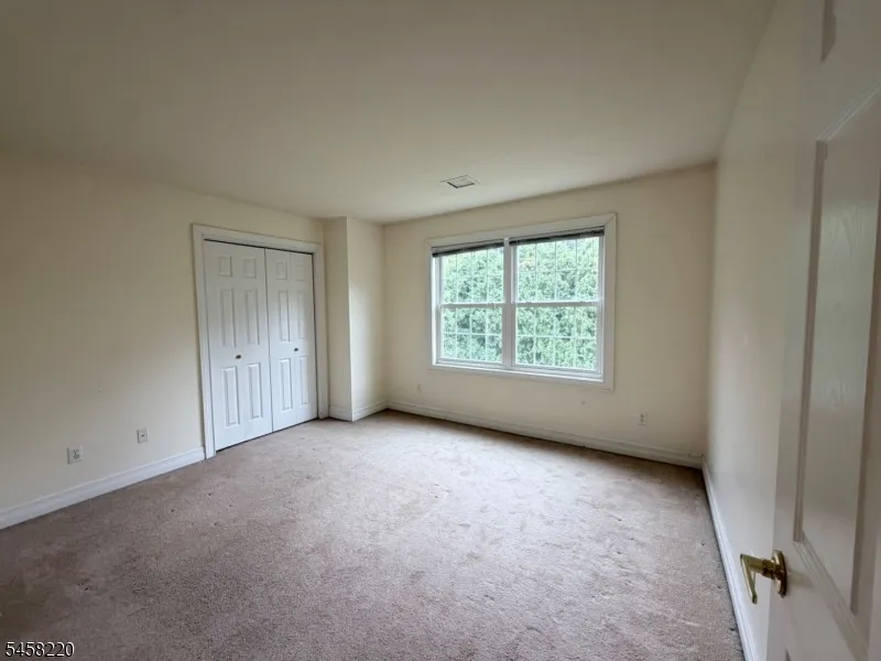 13 Springbrook Trl Sparta, NJ 07871