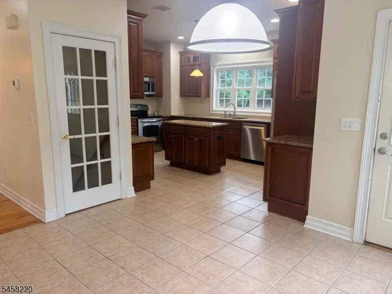 13 Springbrook Trl Sparta, NJ 07871