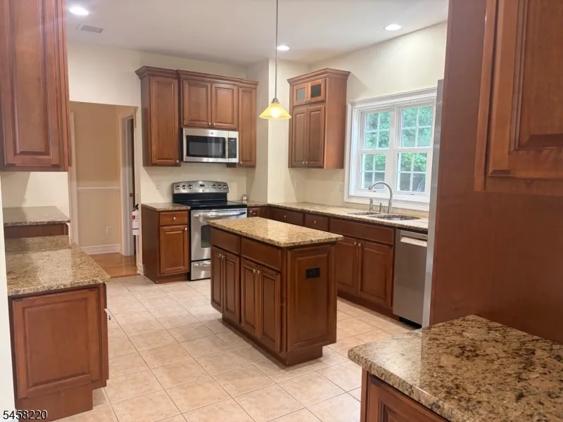 13 Springbrook Trl Sparta, NJ 07871