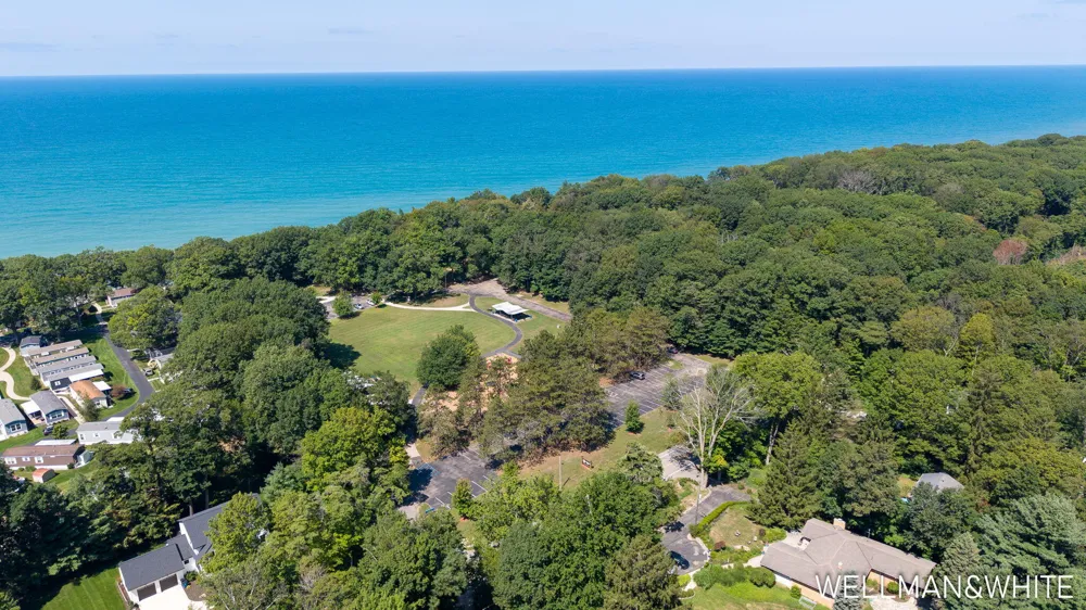 2675 Chestnut Lane Fennville, MI 49408
