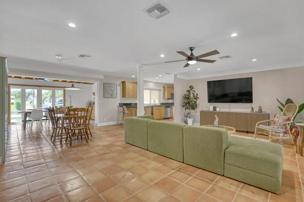 2100 NE 30th Court Lighthouse Point, FL 33064
