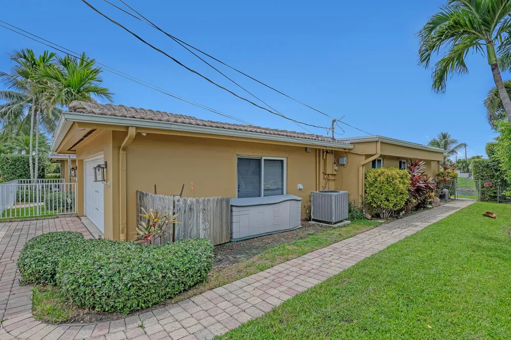2100 NE 30th Court Lighthouse Point, FL 33064