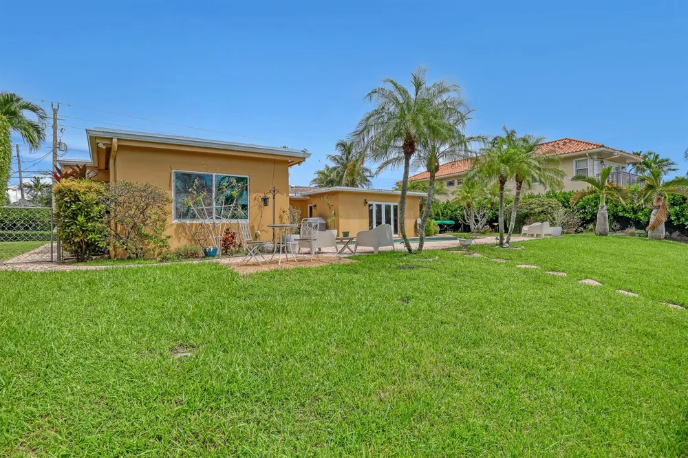2100 NE 30th Court Lighthouse Point, FL 33064