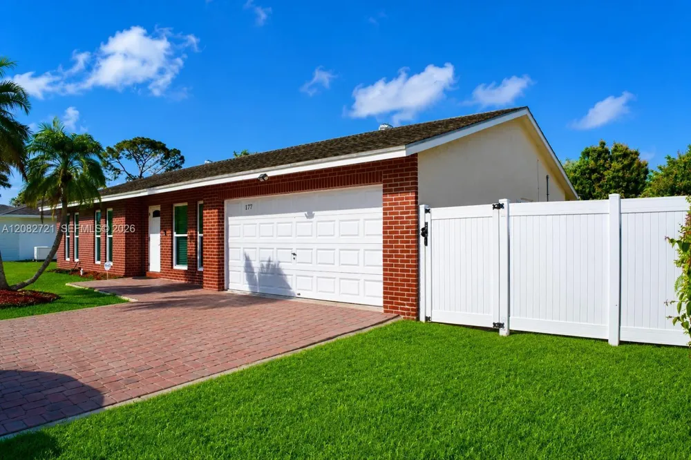 177 Dove Cir Royal Palm Beach, FL 33411