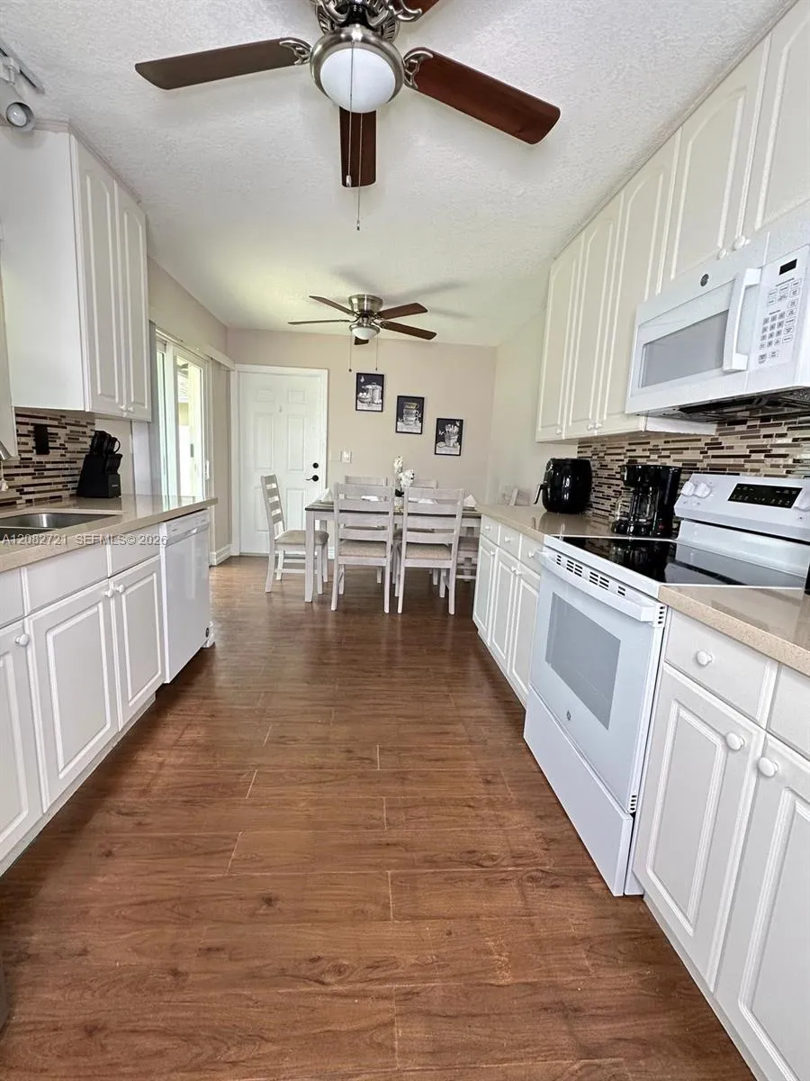 177 Dove Cir Royal Palm Beach, FL 33411