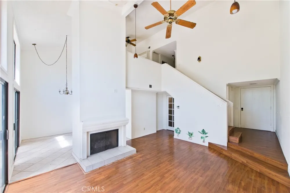 25145 Amberley Valencia, CA 91355