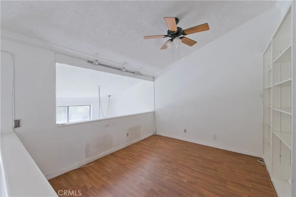 25145 Amberley Valencia, CA 91355
