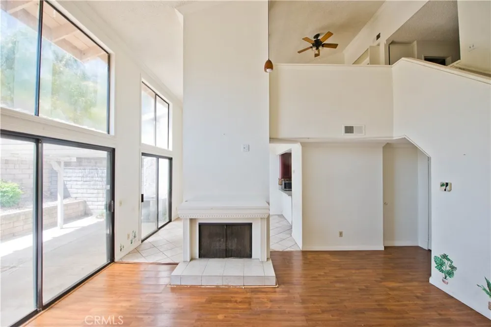 25145 Amberley Valencia, CA 91355