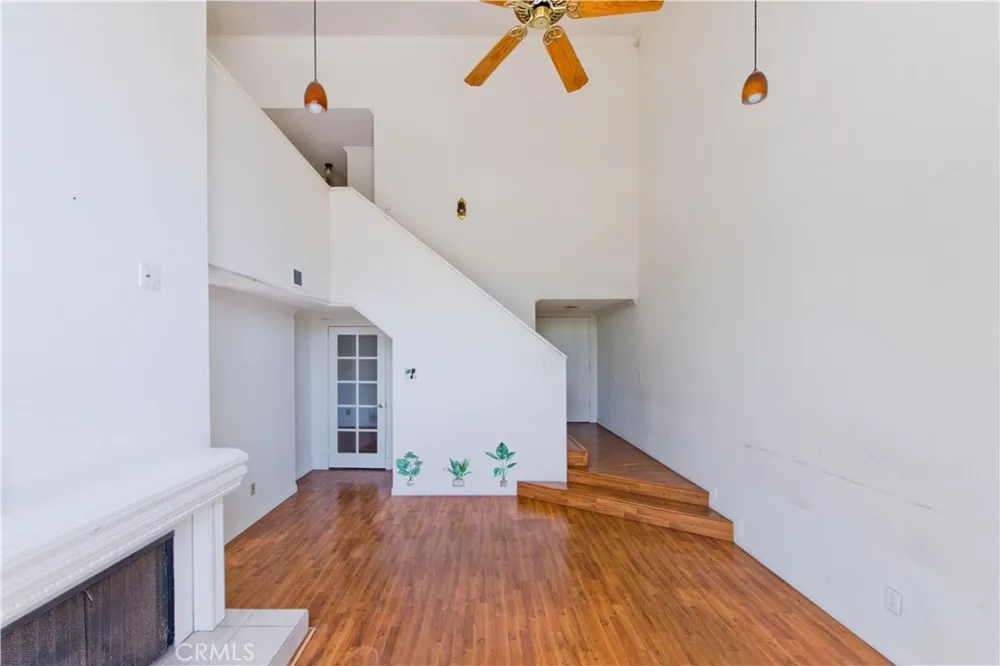 25145 Amberley Valencia, CA 91355
