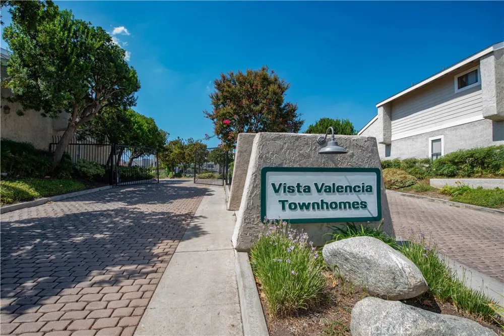 25145 Amberley Valencia, CA 91355