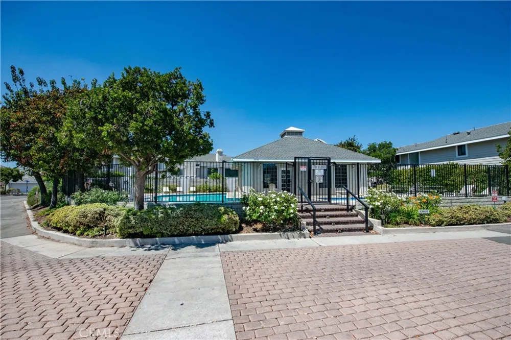25145 Amberley Valencia, CA 91355