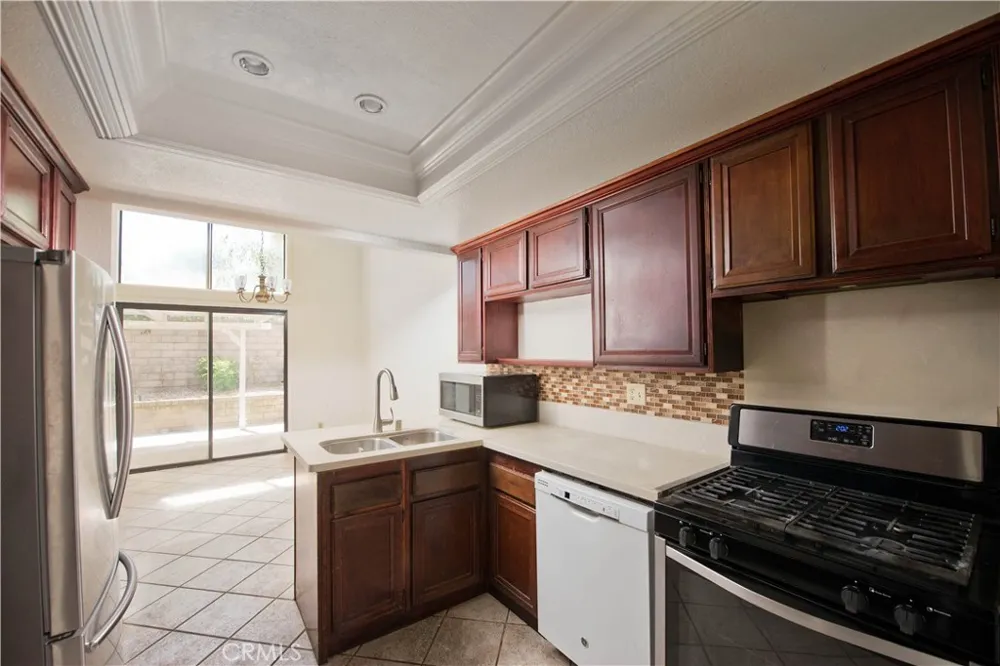 25145 Amberley Valencia, CA 91355
