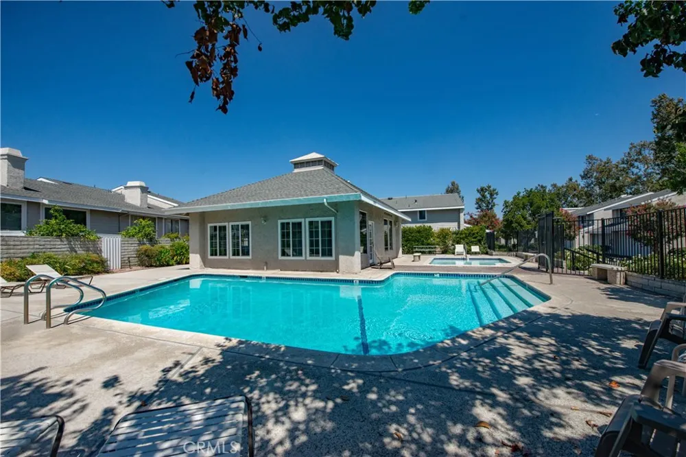25145 Amberley Valencia, CA 91355