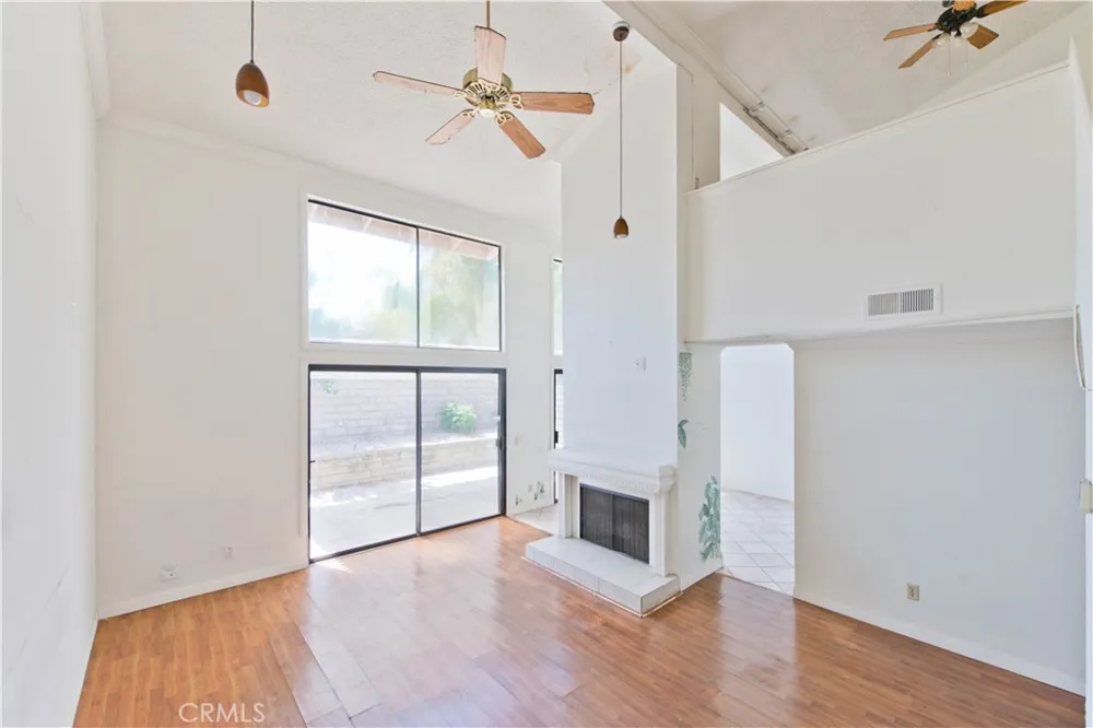 25145 Amberley Valencia, CA 91355