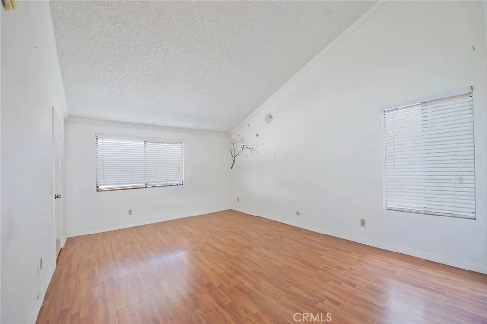 25145 Amberley Valencia, CA 91355