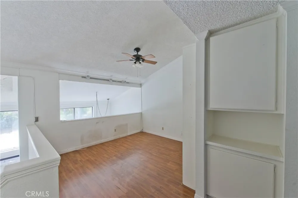 25145 Amberley Valencia, CA 91355