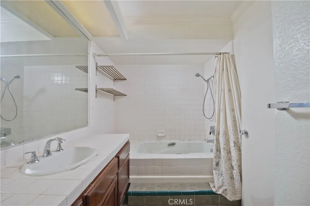 25145 Amberley Valencia, CA 91355