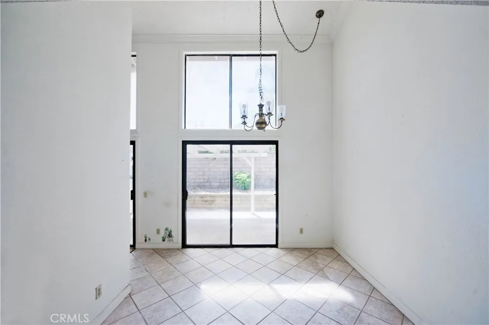 25145 Amberley Valencia, CA 91355