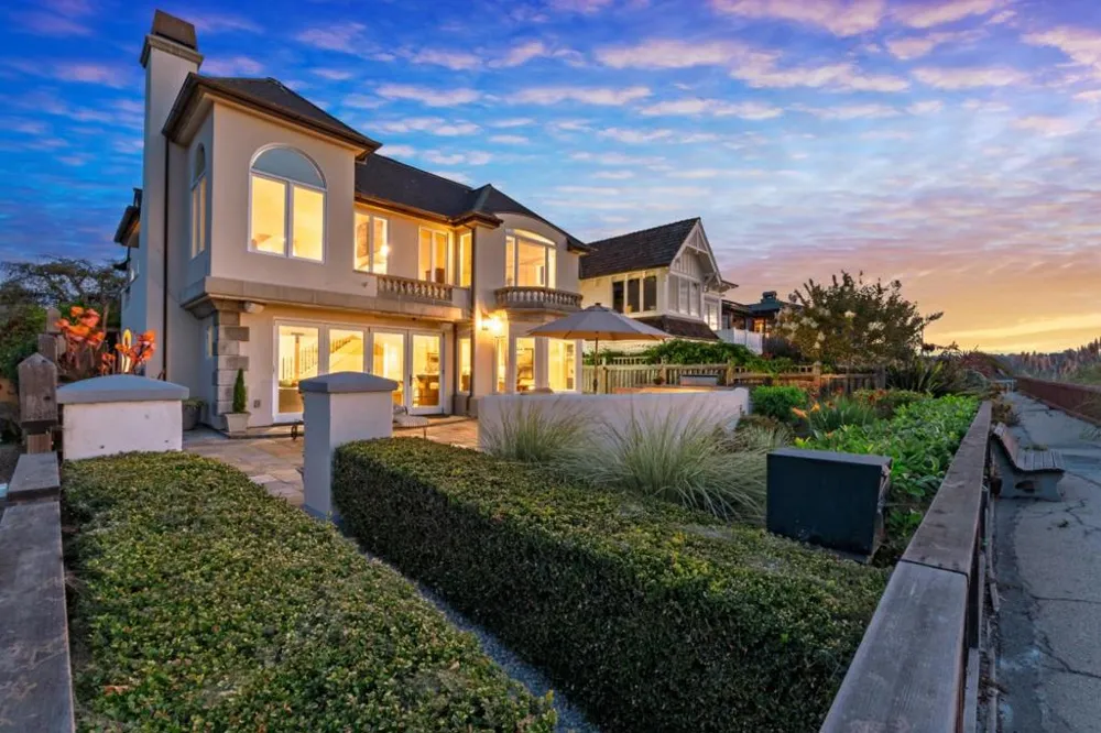 304 Grand Avenue Capitola, CA 95010