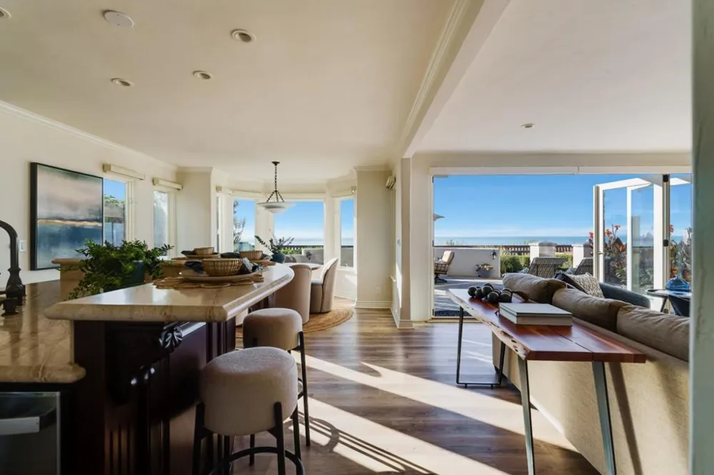 304 Grand Avenue Capitola, CA 95010