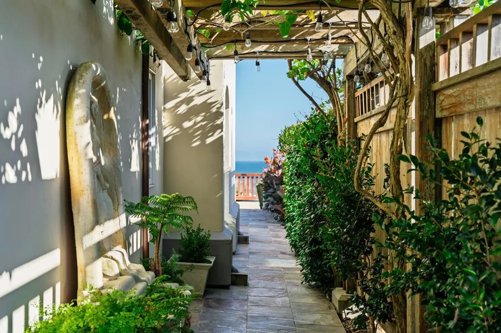 304 Grand Avenue Capitola, CA 95010