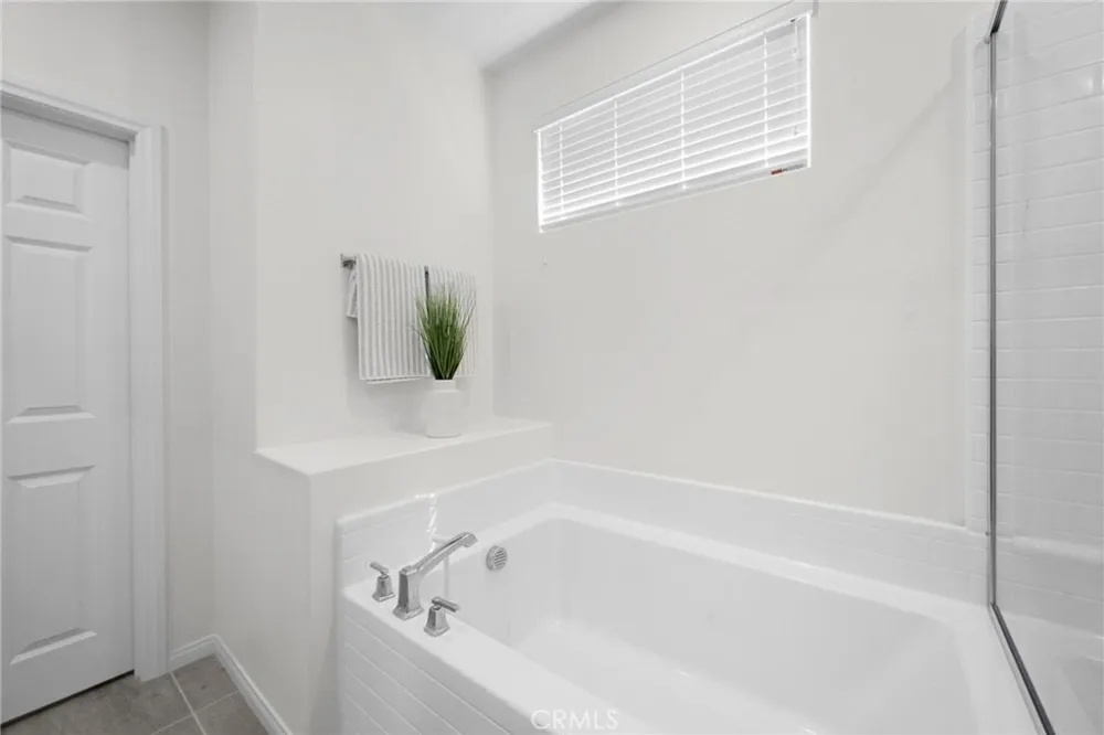 1927 S Apple Tree San Bernardino, CA 92408