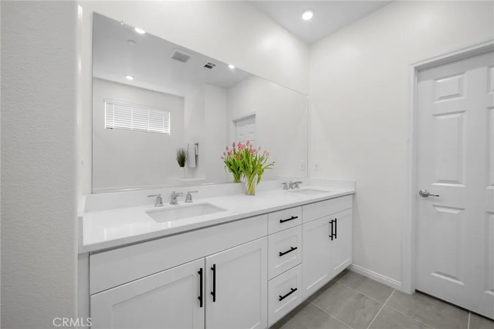 1927 S Apple Tree San Bernardino, CA 92408