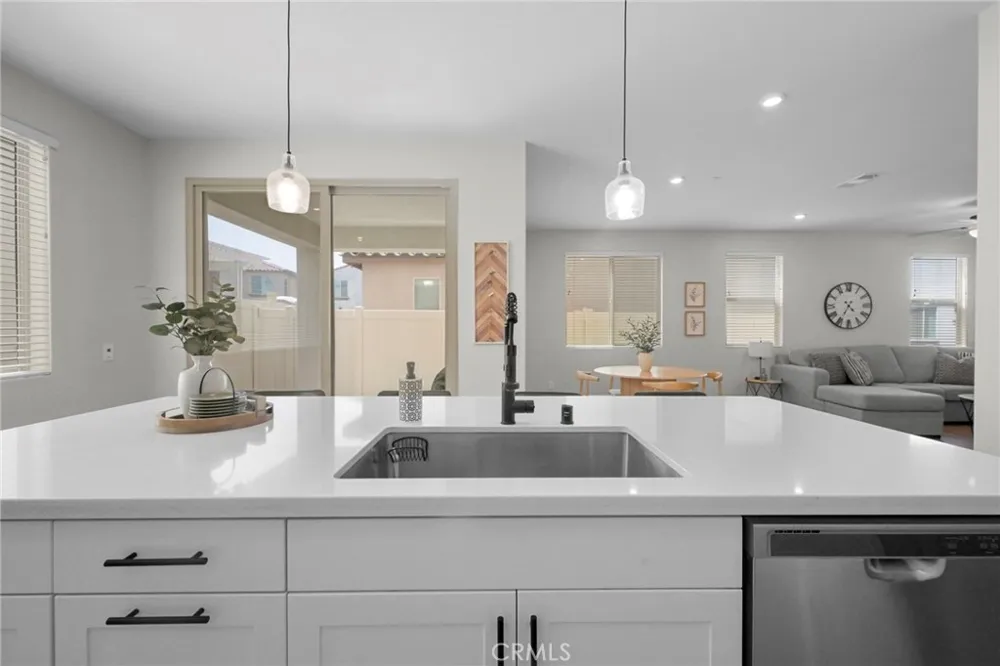 1927 S Apple Tree San Bernardino, CA 92408