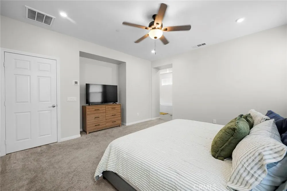 1927 S Apple Tree San Bernardino, CA 92408