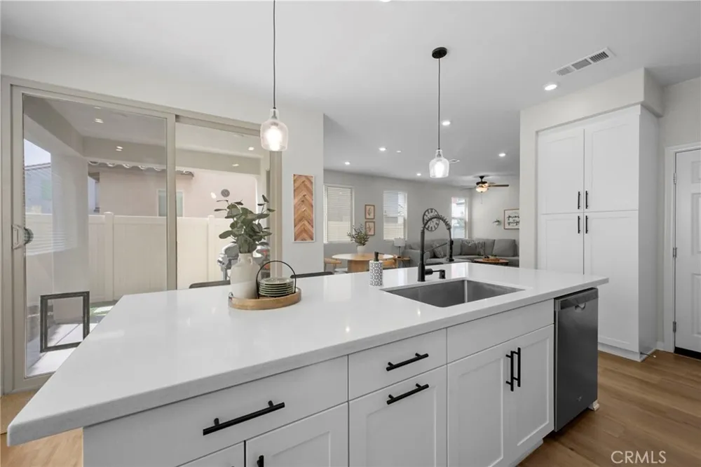 1927 S Apple Tree San Bernardino, CA 92408