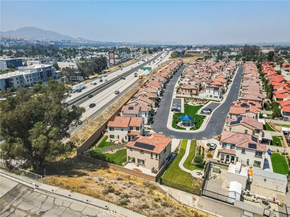 1927 S Apple Tree San Bernardino, CA 92408
