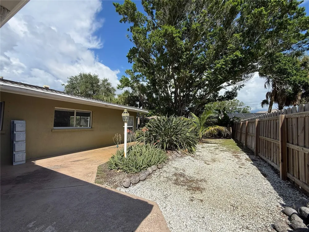 5541 CAPE AQUA DRIVE Sarasota, FL 34242