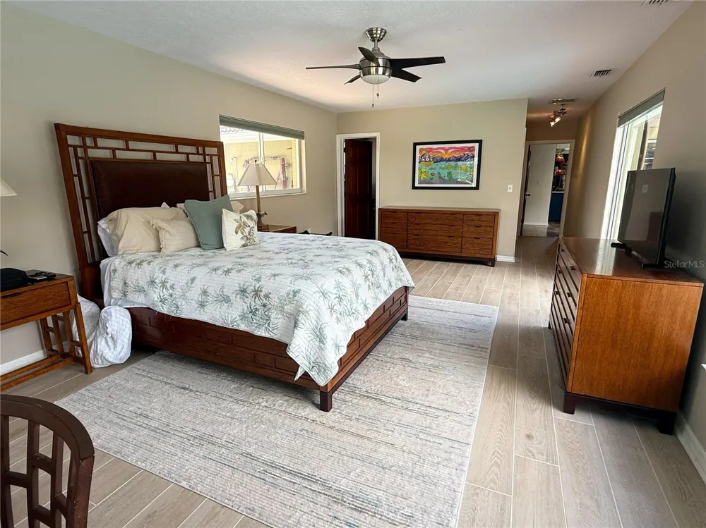5541 CAPE AQUA DRIVE Sarasota, FL 34242